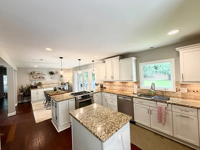 1721 Edgewater Dr — Photo 6