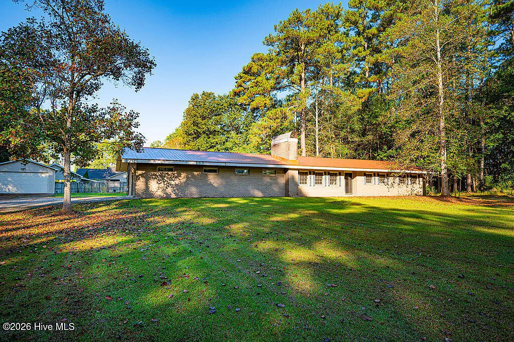 3 bed, 2.5 bath, 1810 sqft, $2,000 — Photo 1
