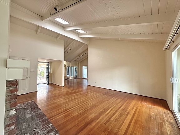 4th image of 8811 Robin Hood Ln