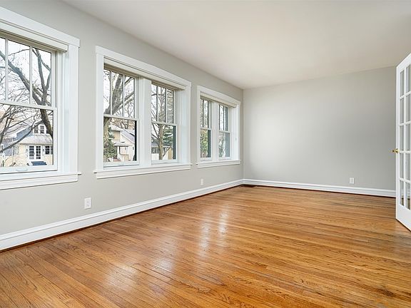4th image of 1017 Wisconsin Ave