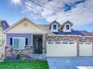 96 S New Castle Way, Aurora, CO 80018