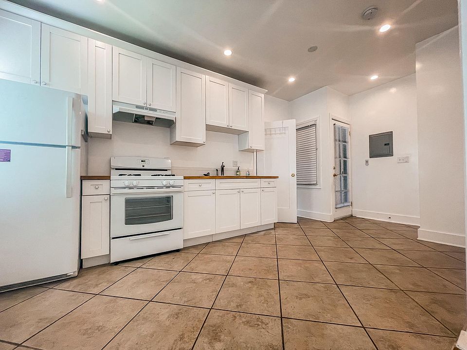 1st image of 1423 Hayworth Ave #B