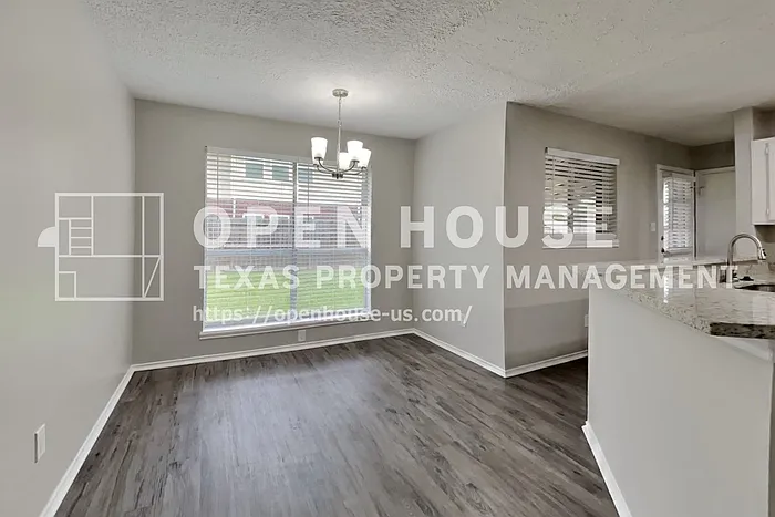 1247 Kings Creek Trl — Photo 6
