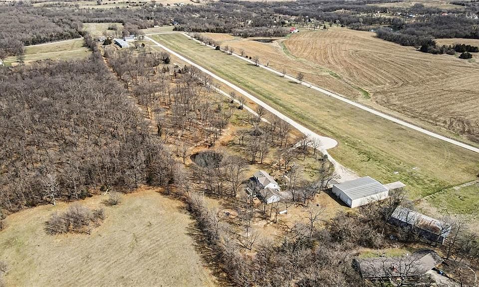 2nd image of 4 & 4A Hollingsworth Rd