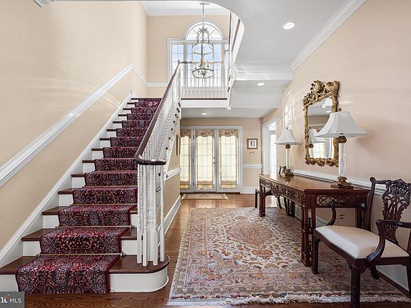 3rd image of 8 Dovecote Ln