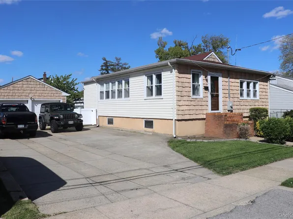 31 Gregory Street, Valley Stream, NY 11580