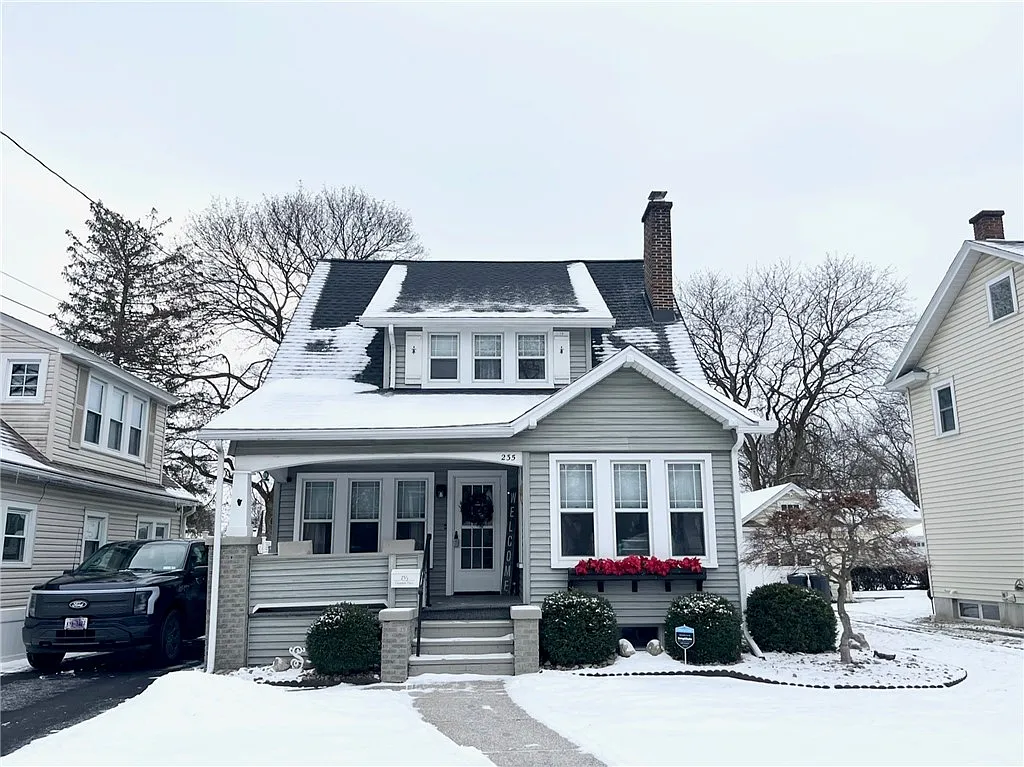 235 Chapman Pl photo 1