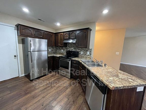 5th image of 1131 S Clifton Ave