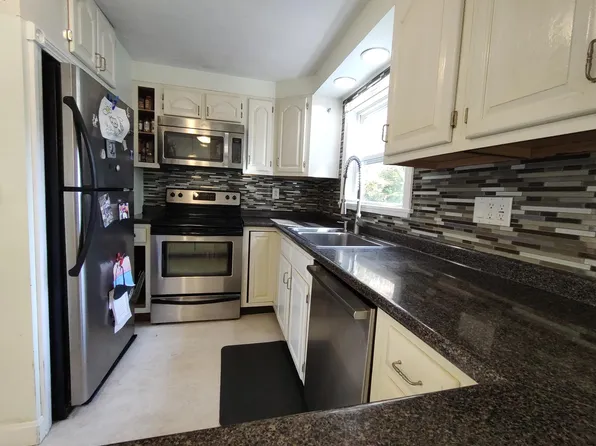5 Duncan Road, Augusta, ME 04330