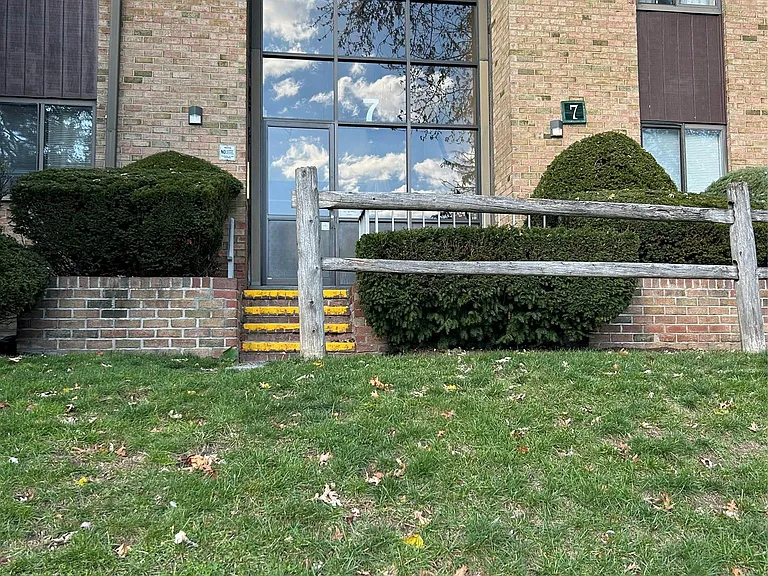 7 Charles Ln #2B — Photo 1