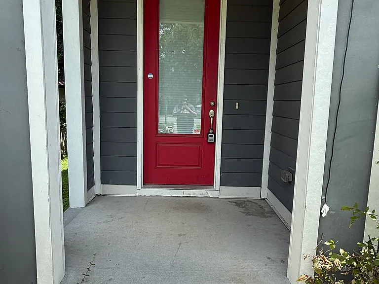 804 Lena St — Photo 2