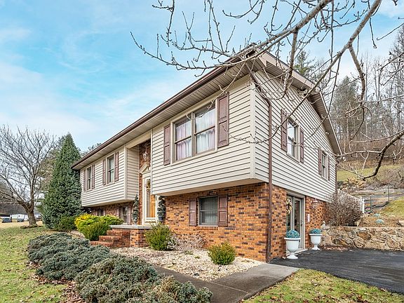 3rd image of 182 Kade Hollow Rd