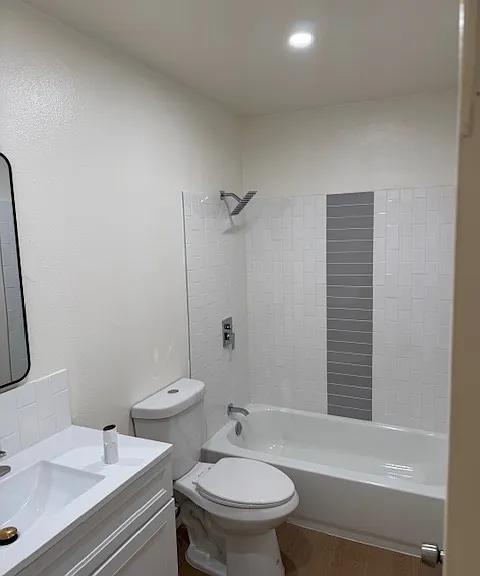 900 Rose Ave #1 — Photo 16