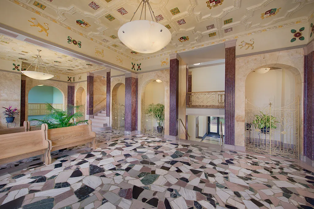 The Metropolitan Apartments — Photo 2