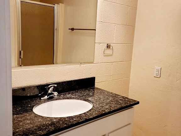 4th image of 819 N 1st Ave #2