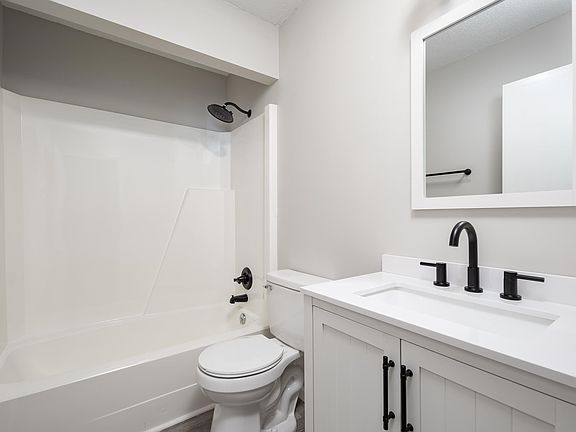 4th image of 2235 W 45th St