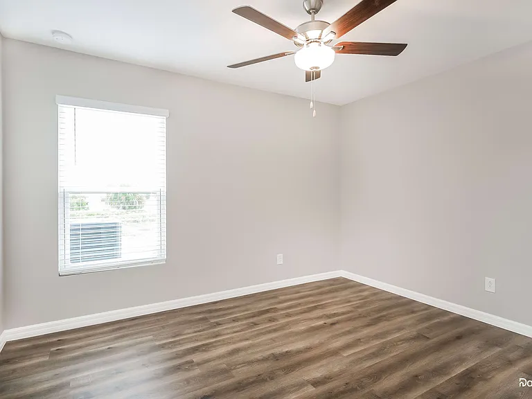 856 Anchor St E — Photo 10