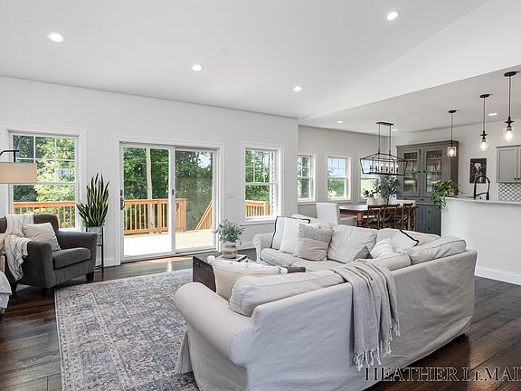 4th image of 2745 Gorton Dr