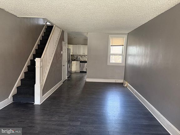 5th image of 1861 E Clementine St
