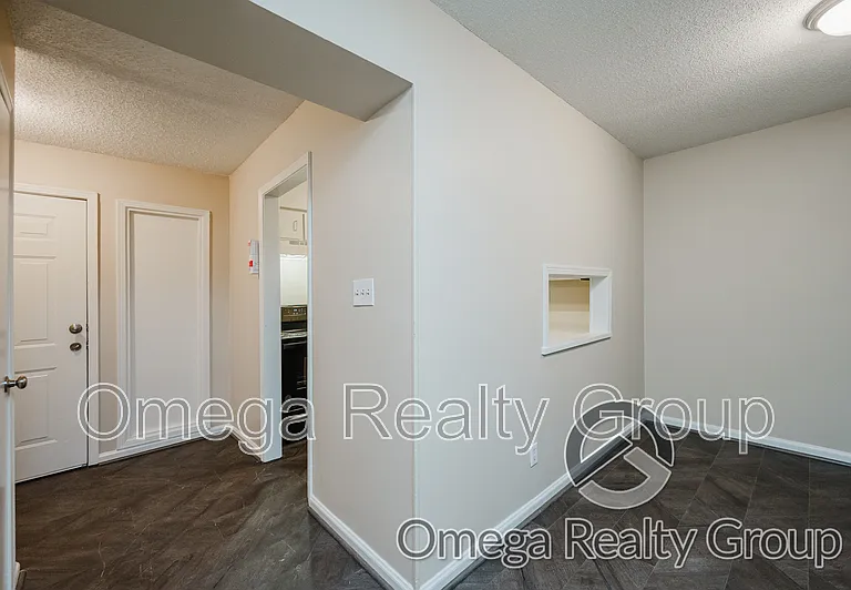 Camelot Apartments — Photo 67