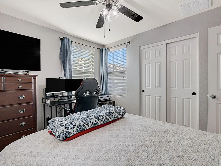 1045 Spotted Saddle St — Photo 33