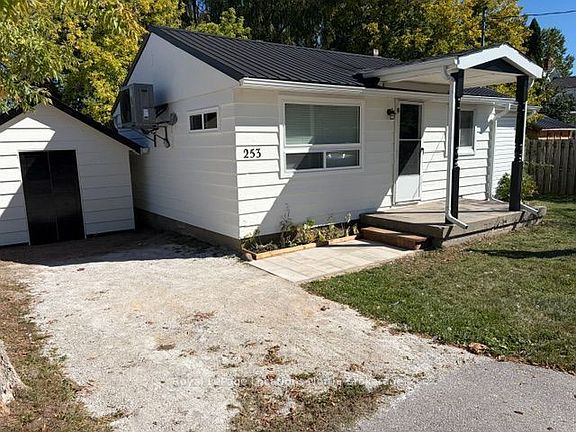 3rd image of 253 Thompson St