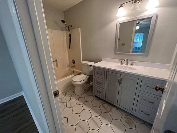 3rd image of 341 Somerset Dr