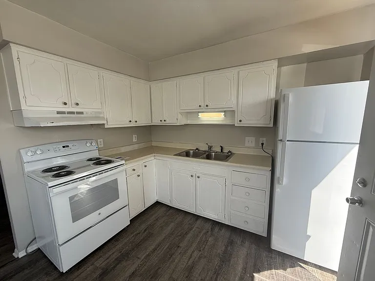2860 Taft Ave SW — Photo 2