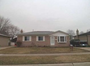27286 Perry St, Roseville, MI 48066