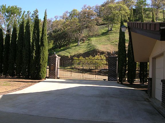 Private road and entry
