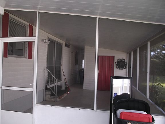 entry to screened side porch