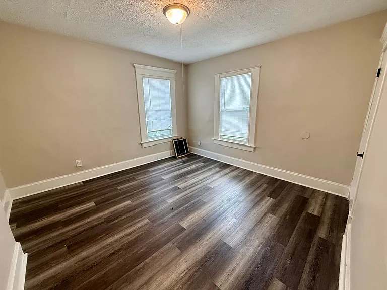 60 W Park Ave — Photo 11
