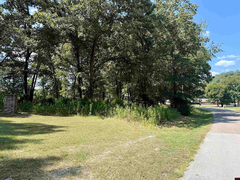 1st image of 31 River Bend Dr