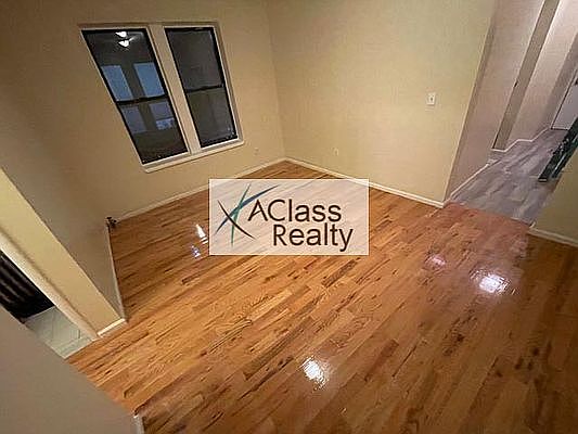 2nd image of 25-26 42nd St #1S