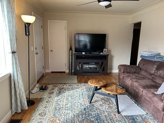 3rd image of 1309 Avenue E