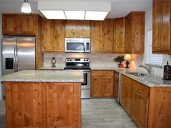 4th image of 925 Whitehall Dr