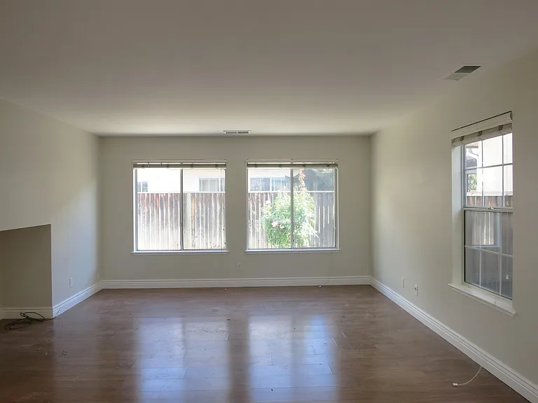 1572 Firestone Loop — Photo 3