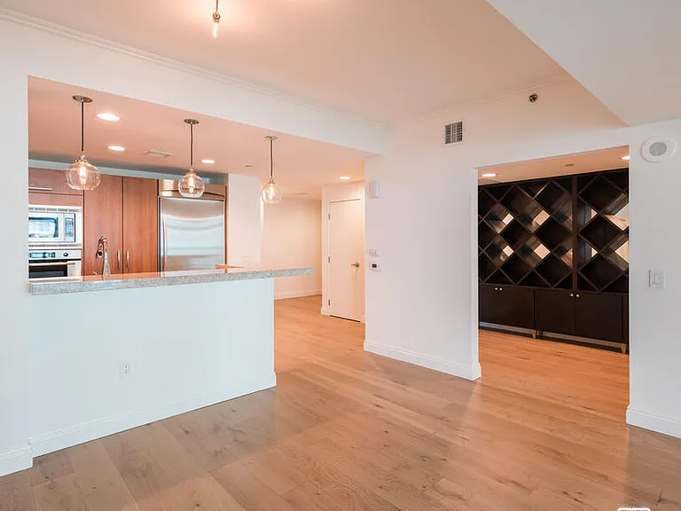 13650 Marina Pointe Dr #905 — Photo 7