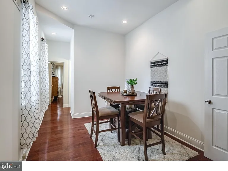 Eat in Kitchen (photo from previous tenant)