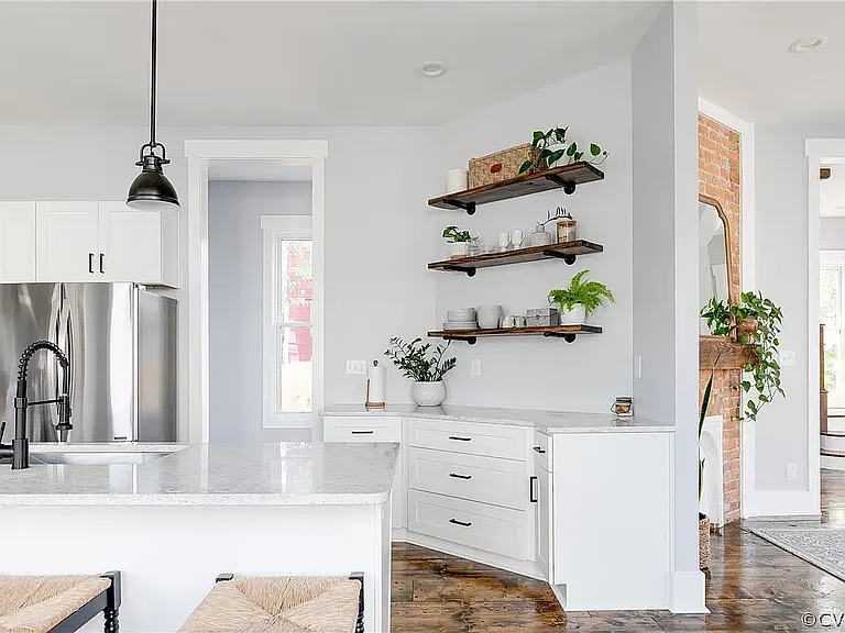 205 Poe St — Photo 37