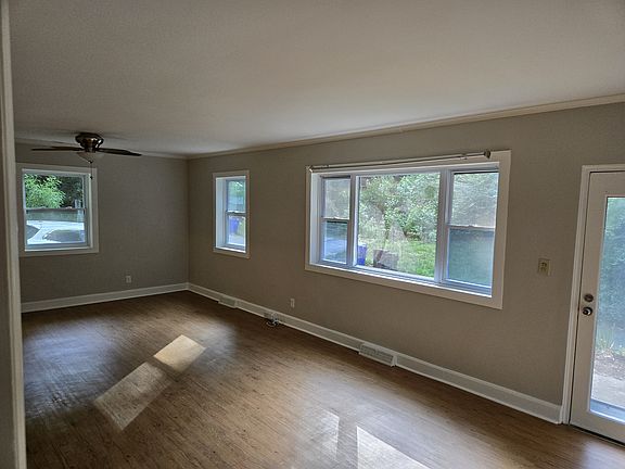 4th image of 1106 Valley Park Dr