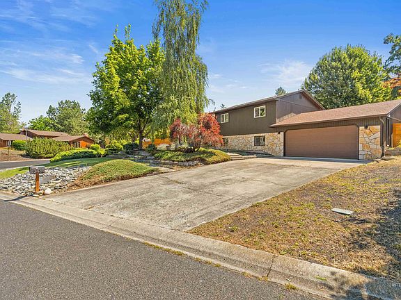 3rd image of 3435 Selway Dr