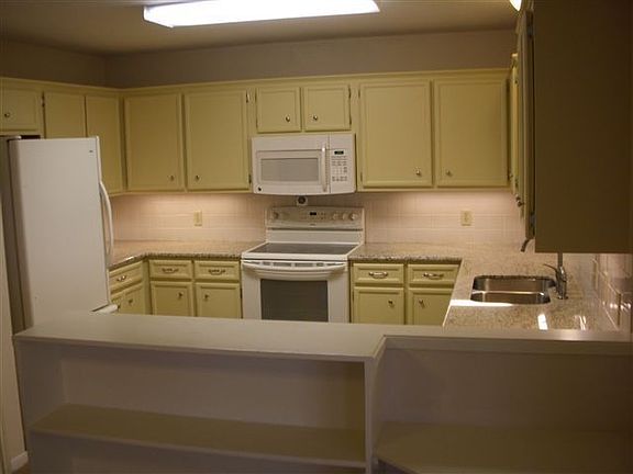 5th image of 1005 Green Meadow St