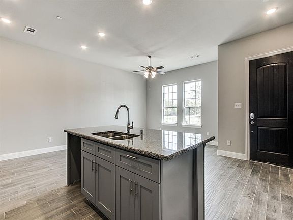 3rd image of 6253 Blythe Dr