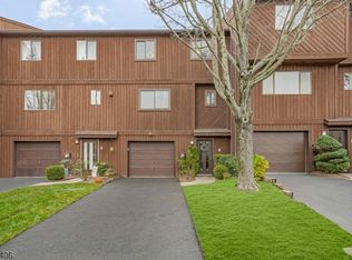 10 Penney Ct, Hawthorne, NJ 07506