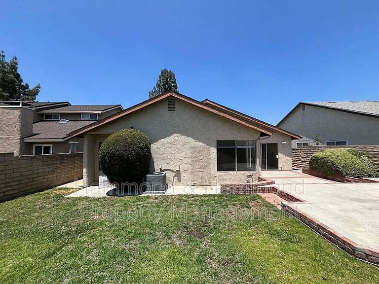21812 Vintage St — Photo 31