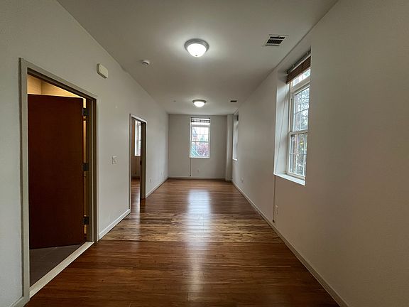 4th image of 50 Oak St #1O4