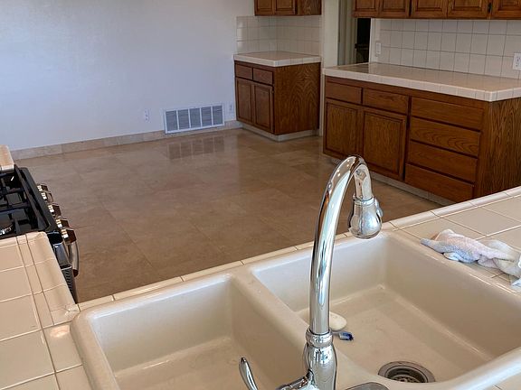 Large Ktchen area with lots of cabinet and counter space