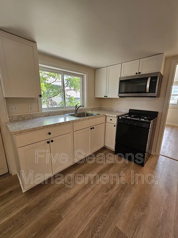 2 bed, 1.0 bath, 800 sqft, $1,900 — Photo 1