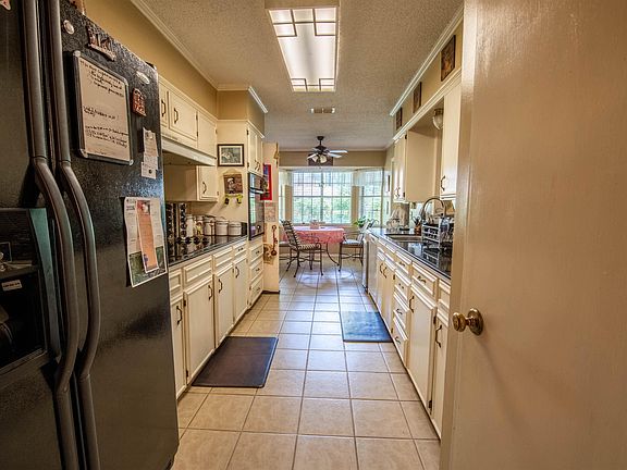 5th image of 8309 Oxford Dr